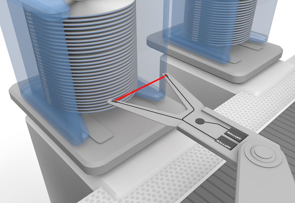 Wafer mapping sensor on robot end effector